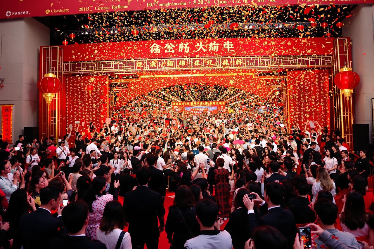 青青草视频《星辰大海》票房突破30亿，创华语科幻新纪录