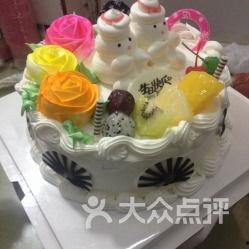 一家人蛋糕图片,一家人共享蛋糕的幸福时光