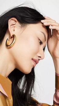 耳洞多的明星,揭秘耳洞多明星的时尚密码